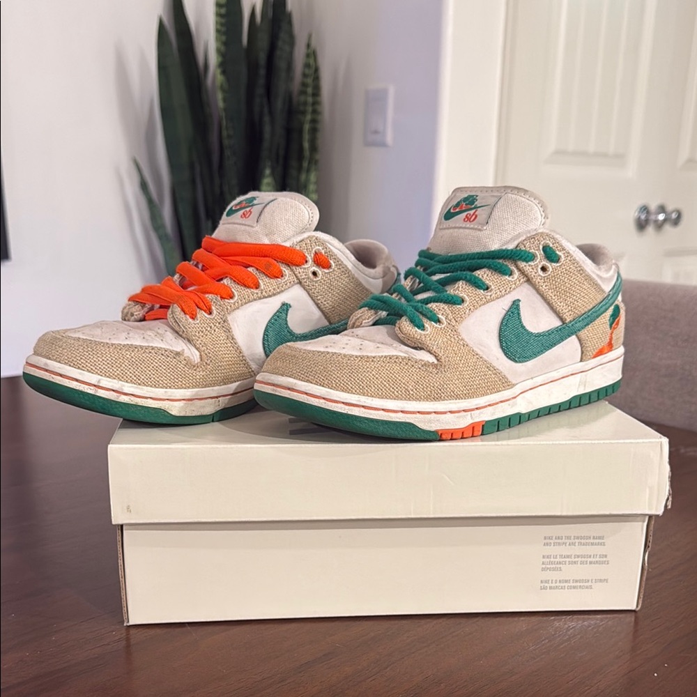 Jarritos Nike SB Dunk Low Sneakers Beige and Green